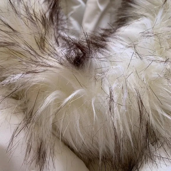 MICHAEL KORS Active Belted Faux-Fur-Trim Puffer Coat - Picture 7 of 9